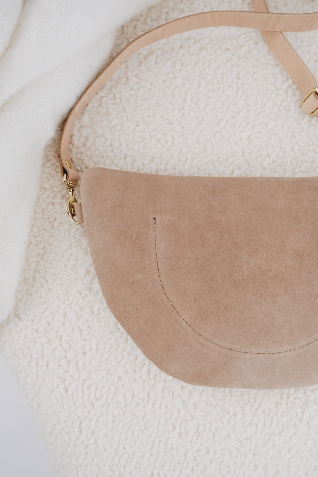 Bauchtasche aus pflanzlich gegertem Leder