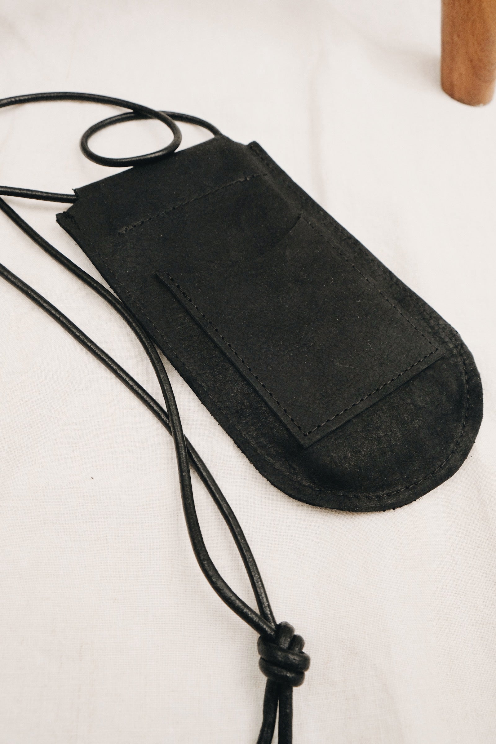 Bioleder Smartphonetasche ARC - schwarz